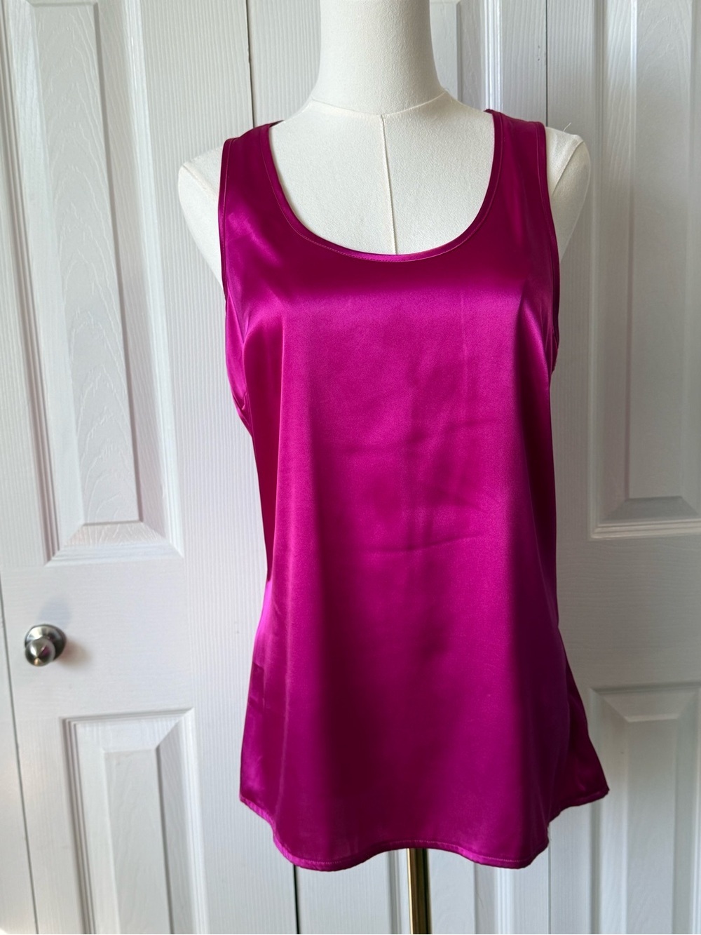 Le Château Fuchsia Satin Sleeveless Blouse Size Medium Made in Canada Barbiecore - Picture 2 of 10